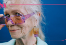 كيفية العناية بالشعر بعد سن الخمسين باستخدام منتجات اوريفليم